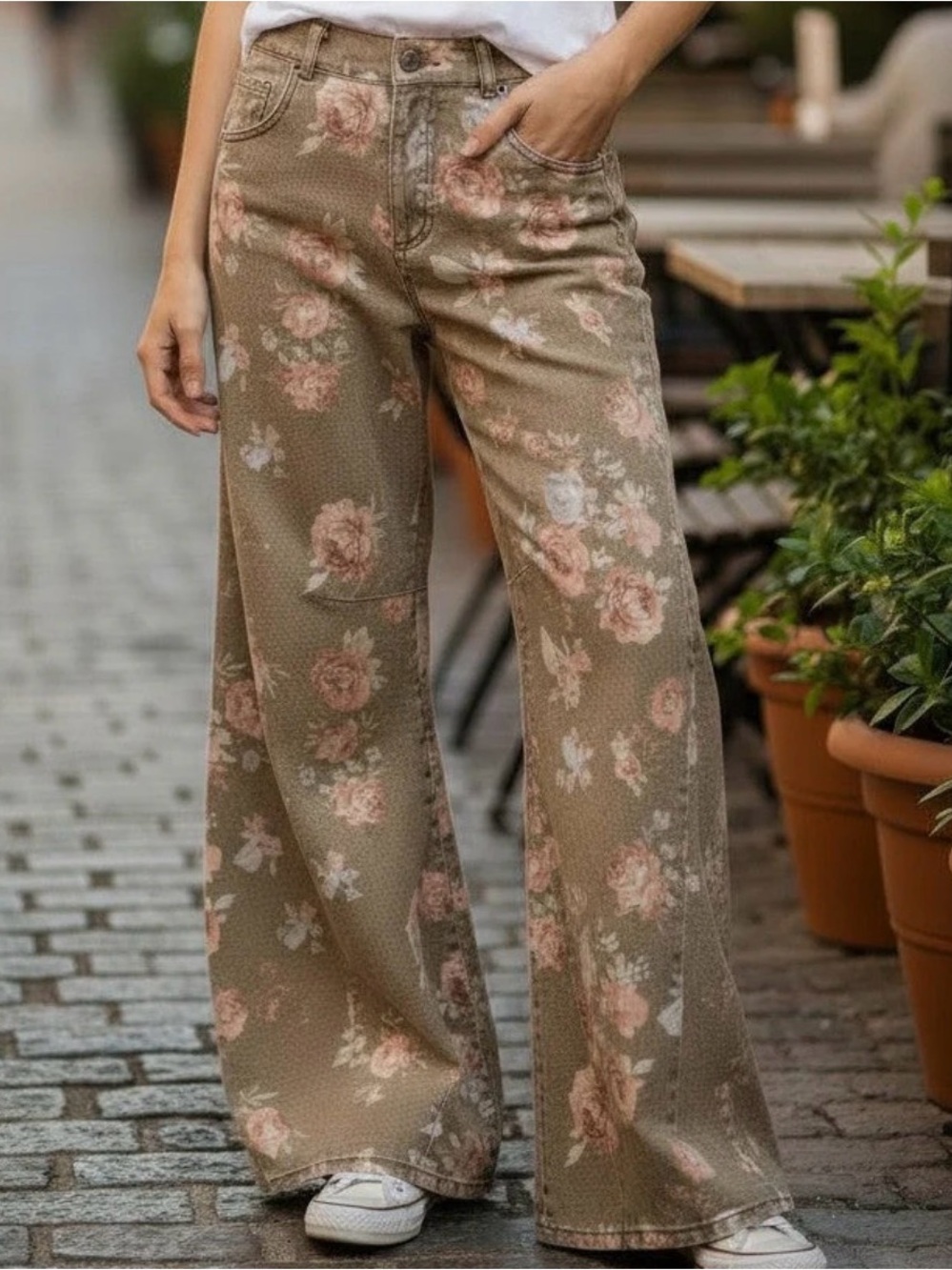 Blue Velvet Floral Wide-Leg Pants - Beige